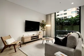 Stylish CBD Apartment with Courtyard and Parking - Image 3