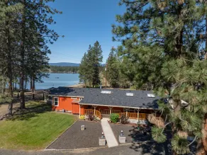 2 Acres 2 Homes Lake Front! - Image 2