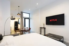 500m downtown | 15' beaches | 65” TV | Netflix - Image 4