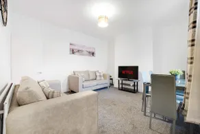 Perfect 4BR for Large Groups Sleeps 7 in Stanley - Image 2