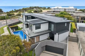 Esplanade Ultimate Luxury Pool & Ocean Views - Image 2