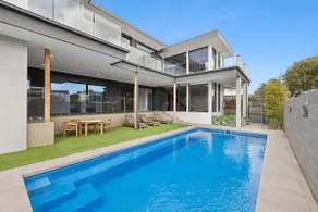 Esplanade Ultimate Luxury Pool & Ocean Views - Image 3