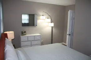 Hot tub/ 2 bedroom 1 bath/ whole house/king bed - Image 5