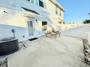 Huge patio, 3 bed 2 bath with pool - Image 5
