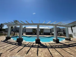 Huge patio, 3 bed 2 bath with pool - Image 3