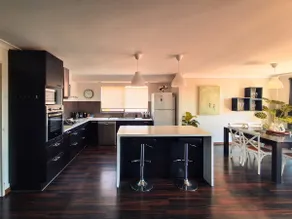 West Beach Home | 4B2B | Family & Worker friendly - Image 2