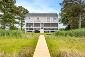 Waterfront Family Retreat• Private Dock • 5 BR - Image 4