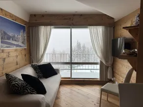 Exclusive Apartment on the Ski Slopes - Image 2