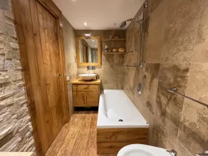 Exclusive Apartment on the Ski Slopes - Image 5