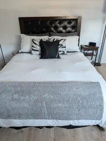 Fully Renovated Private 1BR • 10 minutes to Ottawa - Image 3