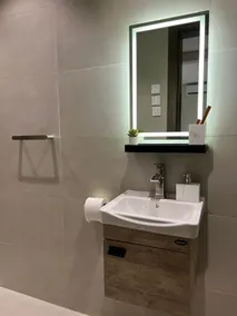102 Bright |Private Entrance| 75”TV(Self Check-in) - Image 3