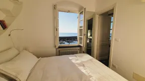 ”Al Porto 25” - 3 windows overlooking the harbor of Camogli - Image 2