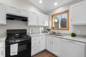 Cozy 3BD/2.5BA Home- Near Downtown Omaha and Zoo - Image 5