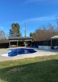 The Pool House - Image 3