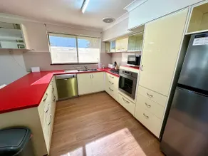 Bignell Family Home-Stay - Image 4