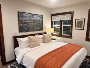 Full Creekside Duplex Near Seattle Ferries - Image 5