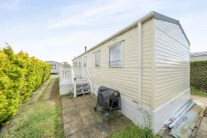 Cosy 3 Bedroom Beachfront Getaway in Mersea - Image 5