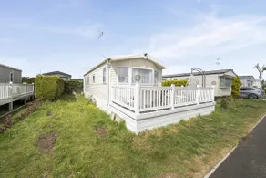 Cosy 3 Bedroom Beachfront Getaway in Mersea - Image 2