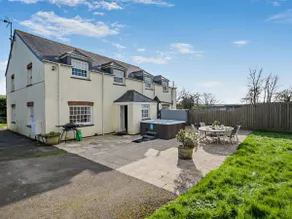 5 Bed in Wadebridge (oc-tbart) - Image 1