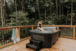 LUXE retreat | Spa • Lake/Kayak • Firepit • Arcade - Image 2