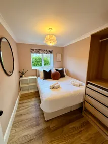 Detached 2bed Bungalow Garden Off Road Parking - Image 5