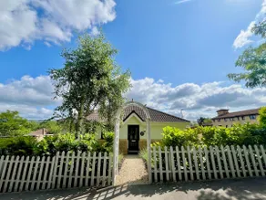 Detached 2bed Bungalow Garden Off Road Parking - Image 3