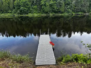 Small cottage – riverfront - Image 4