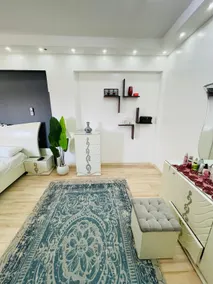 An elegant, luxury jewel with pool - Image 4