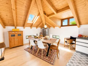 Dreamy Lakeview Attic Escape - Image 5