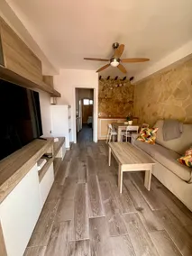 Apartment with pool near the airport - Image 3