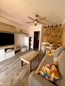 Apartment with pool near the airport - Image 2