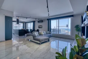 Skyline Soak, Views & Jacuzzi - Image 2