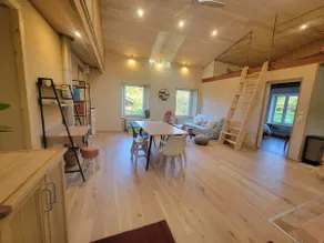 Cottage by the creek - Image 3