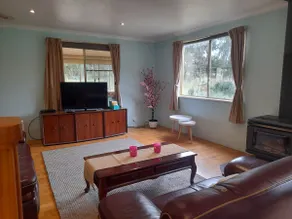 Yellowstone a idyllic country farmhouse - Image 4
