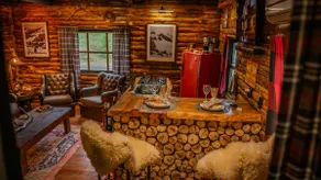 Cabin with exclusive decor and a whirlpool - Image 2