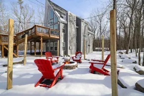 4BR Poconos Ski Retreat w Sauna, Game Room & Loft - Image 4