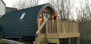 Beachside Cozy Cabin with Mountain Views - Image 3