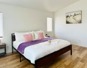 Chic & Spacious 5BR 7Beds｜Pool Table｜NEW furniture - Image 3