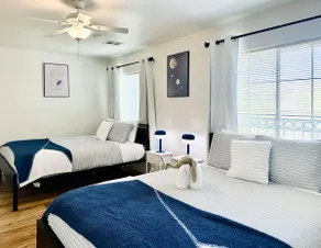 Chic & Spacious 5BR 7Beds｜Pool Table｜NEW furniture - Image 4