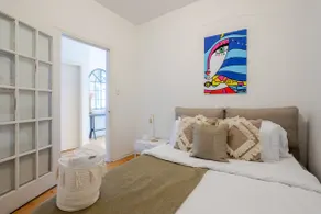 Grand 4BR – Your Spacious Mont-Royal Retreat - Image 5