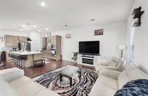 Gem by the Lake - Luxury Waterfront Retreat - Image 2