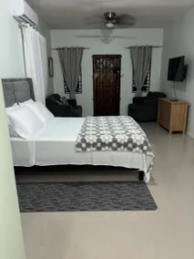 Hidden Border 2 Cozy studio, ac, hotwater, wifi - Image 2