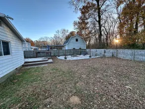 Cozy remodeled home with a big backyard ! - Image 5
