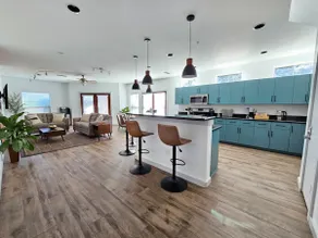 Midtown modern retreat! - Image 2