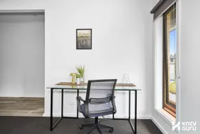 KozyGuru Pakenham Comfortable 4-Bedroom House - Image 5