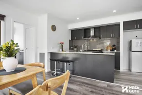 KozyGuru Pakenham Comfortable 4-Bedroom House - Image 3
