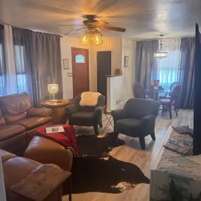 Modern 4BR Home w/ 2 King Beds near Golf Course - Image 5