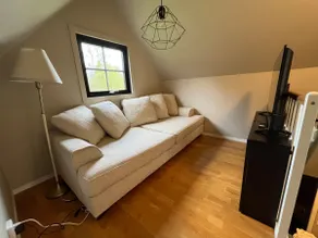 Apartment by lake - Image 2