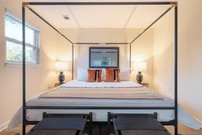 Luxury 5 Bedroom 3 Bathroom home - Image 3