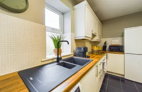 Modern Luxury Living in Waterford City Center - Image 5